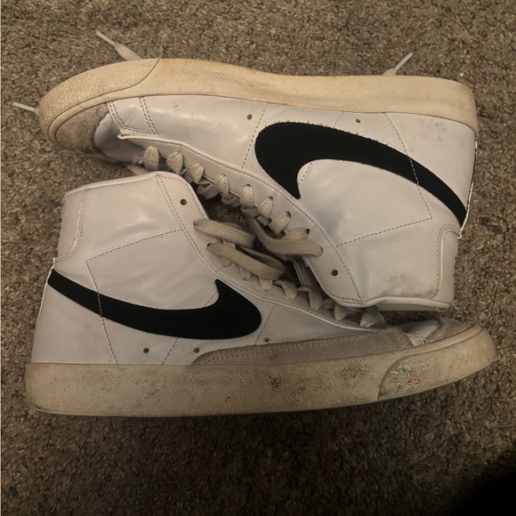 NIKE blazers
size 10 - Picture 2 of 6
